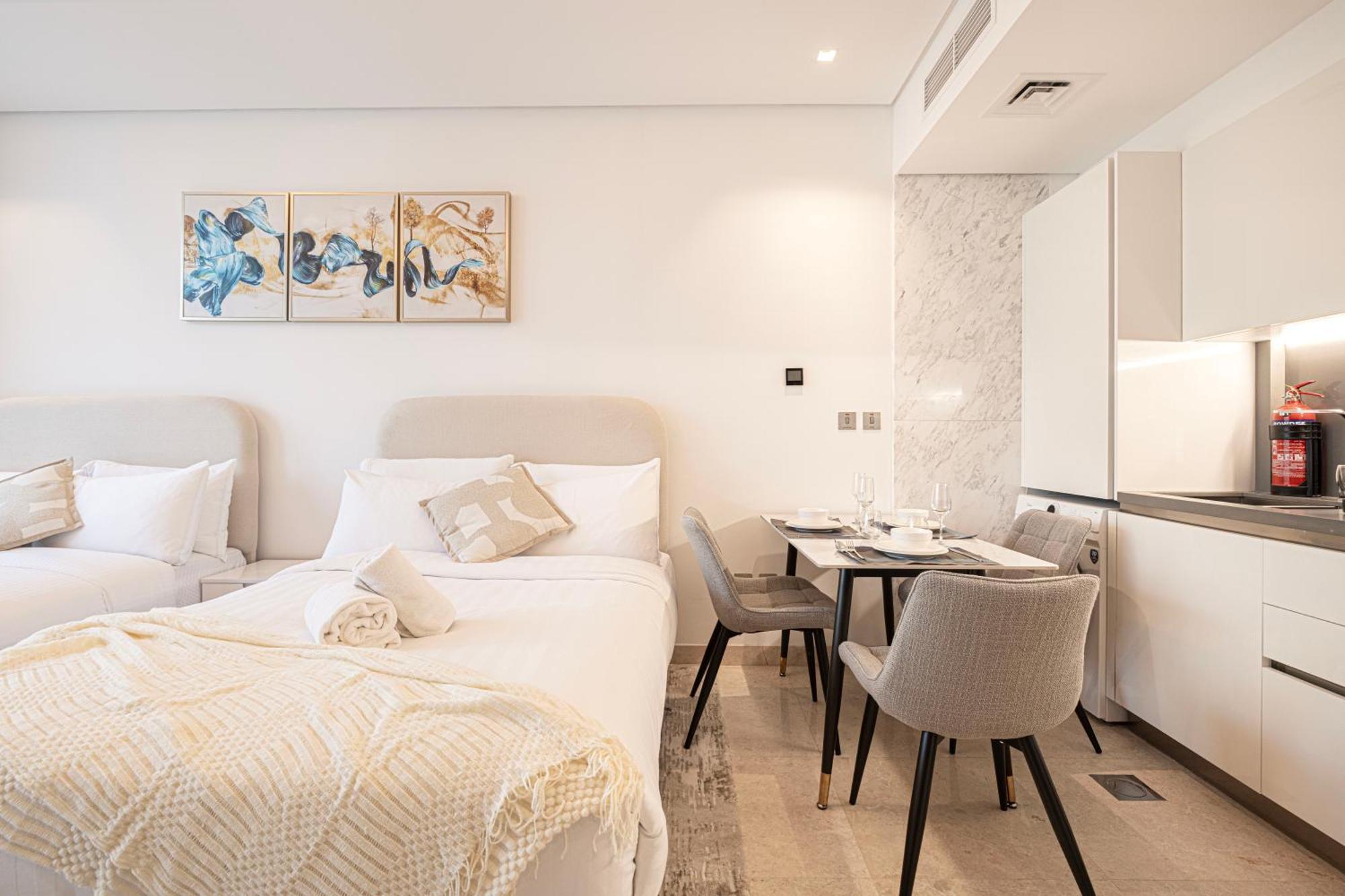 Outstanding New With 2 Double Beds,in Downtown Apartment