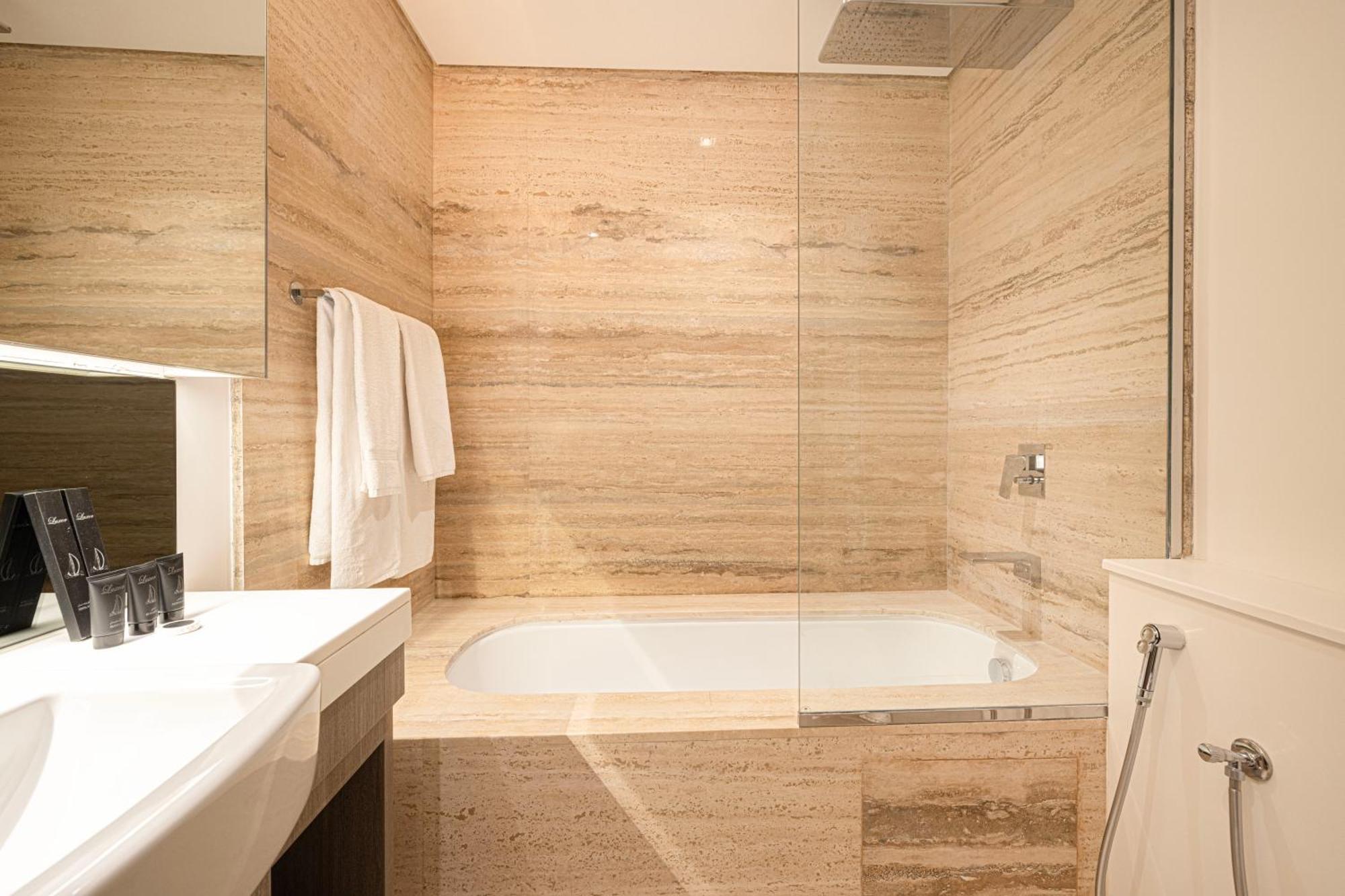 Outstanding New With 2 Double Beds,in Downtown Apartment Dubai