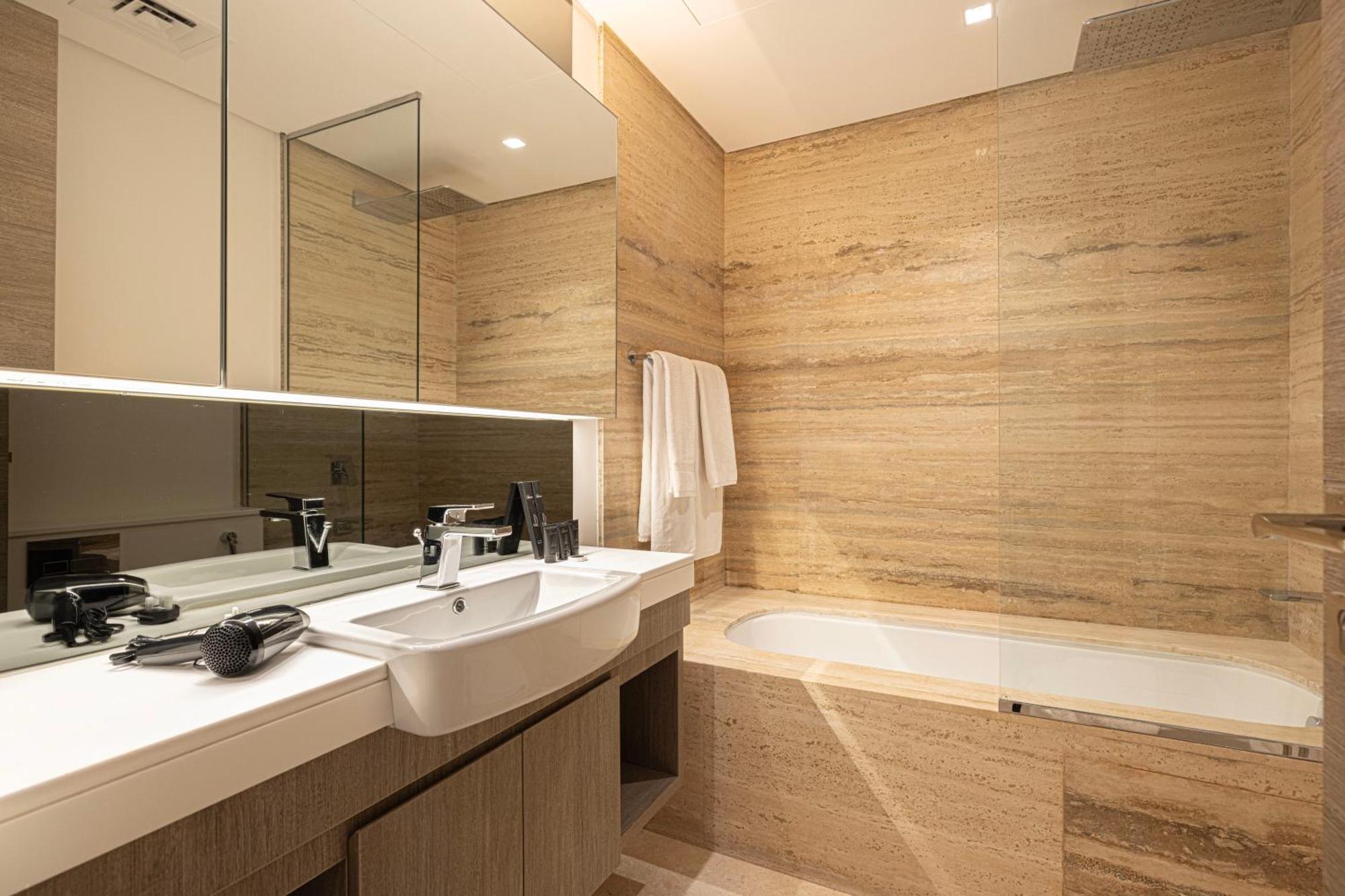 Outstanding New With 2 Double Beds,in Downtown Apartment