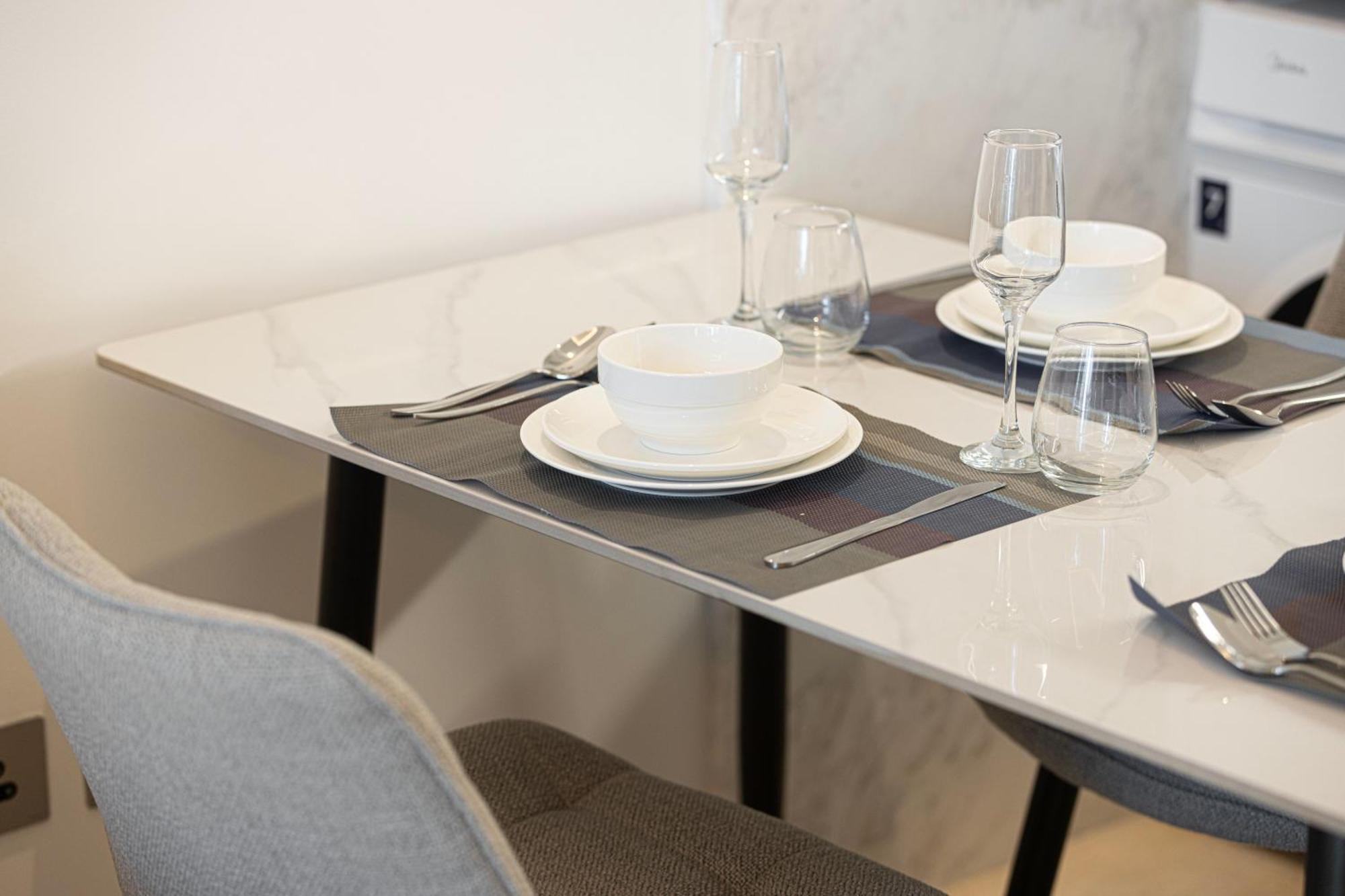 Outstanding New With 2 Double Beds,in Downtown * دبي